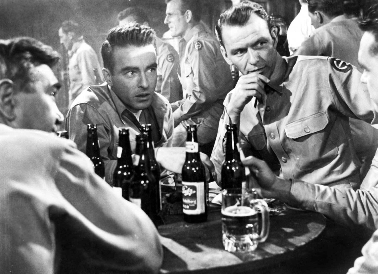 FRANK SINATRA & MONTGOMERY CLIFT IN 'FROM HERE TO ETERNITY' 8X10 PHOTO (AA-006)