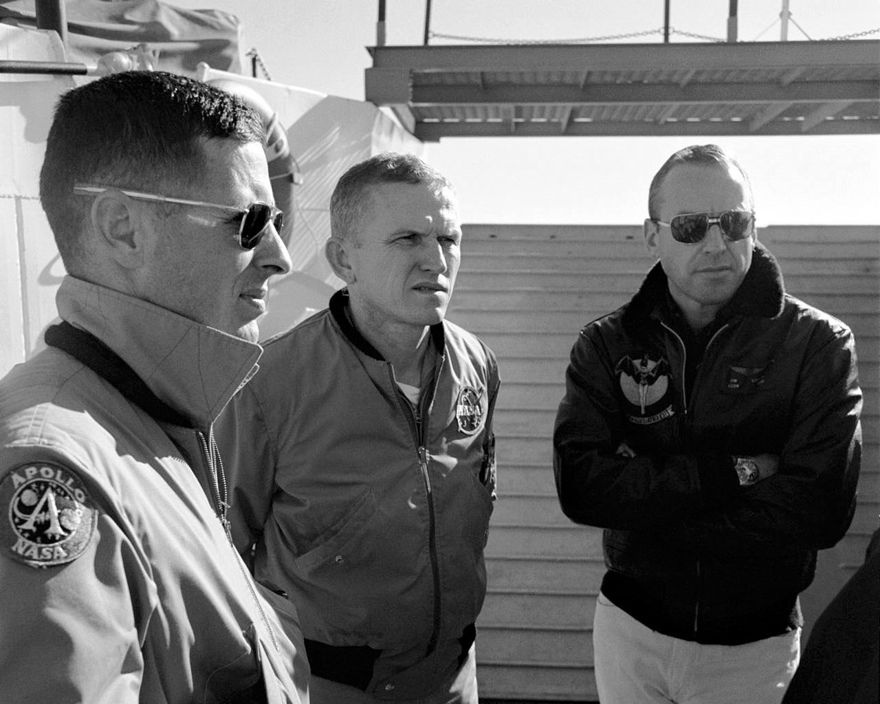 APOLLO 8 CREW DURING TRAINING - 8X10 NASA PHOTO (ZZ-219)