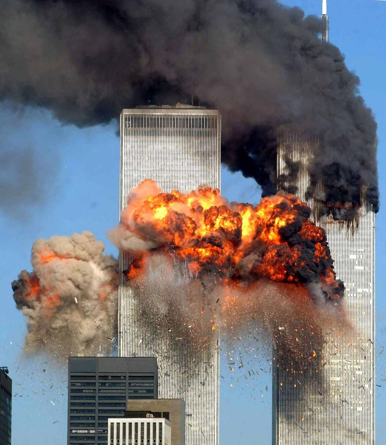 UNITED 175 CRASHES INTO WORLD TRADE CENTER SEPTEMBER 11 2001 8X10 PHOTO (EP-958)