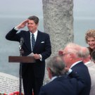 RONALD REAGAN IN NORMANDY FRANCE 40TH ANNIVERSARY OF D-DAY - 8X10 PHOTO (AA-055)