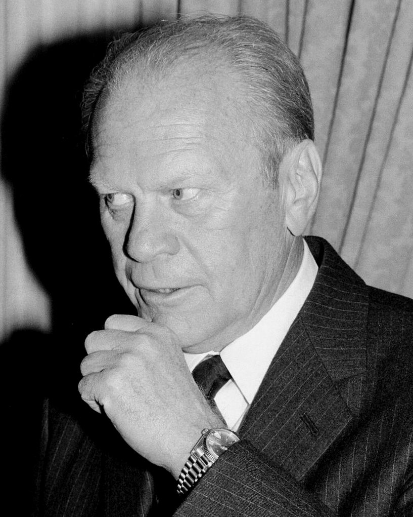 GERALD R. FORD - 38TH PRESIDENT OF THE UNITED STATES - 8X10 PHOTO (ZZ-187)