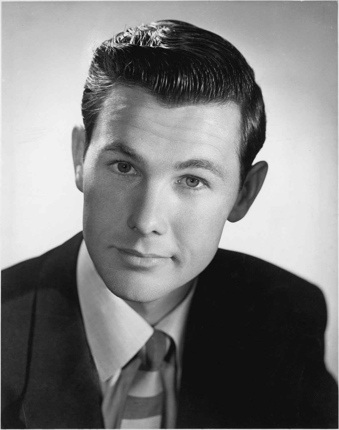 JOHNNY CARSON (YOUNG) - 8X10 PUBLICITY PHOTO (AA-017)