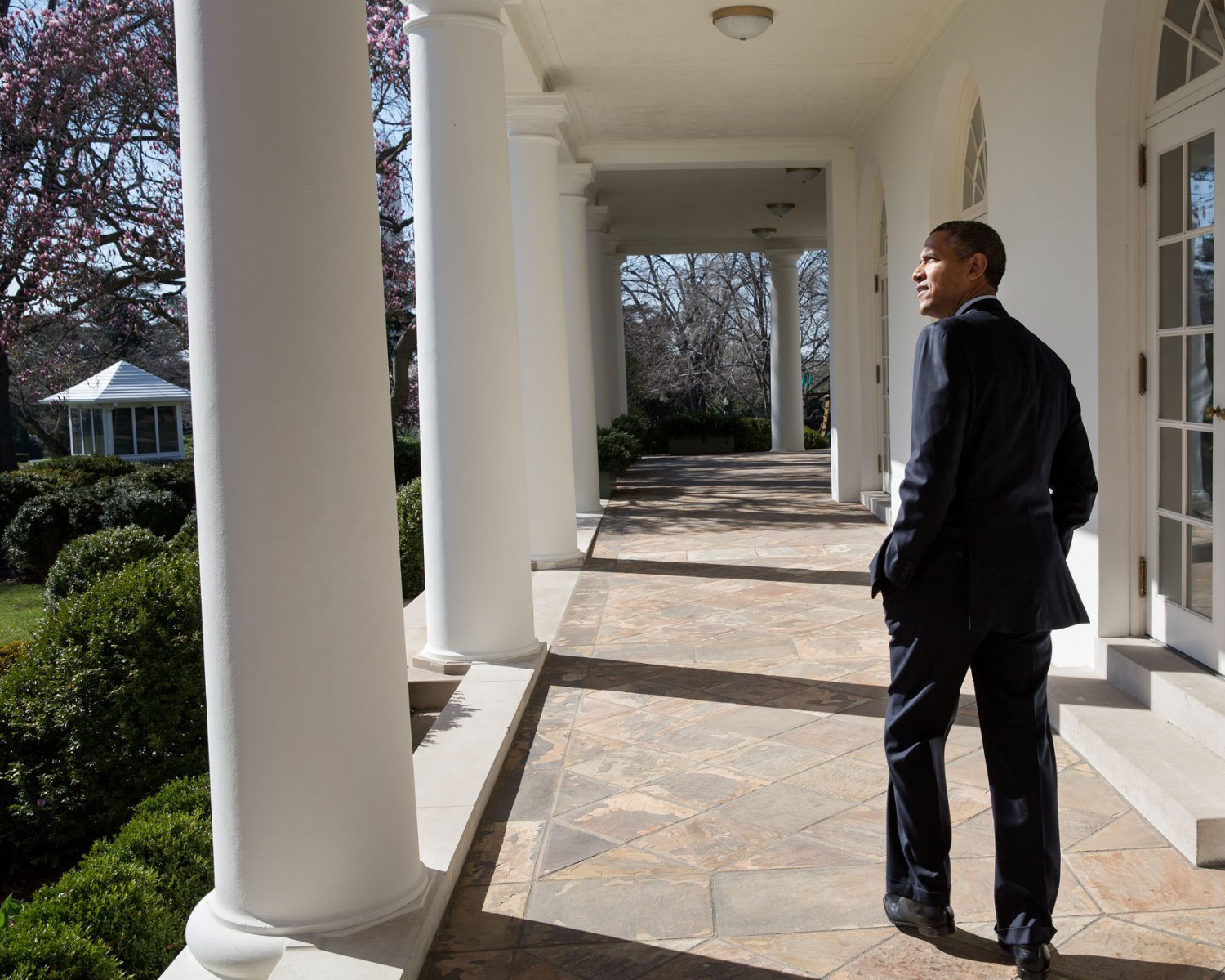 President Barack Obama Walks Along White House Colonnade 8x10 Photo Cc 024 2058