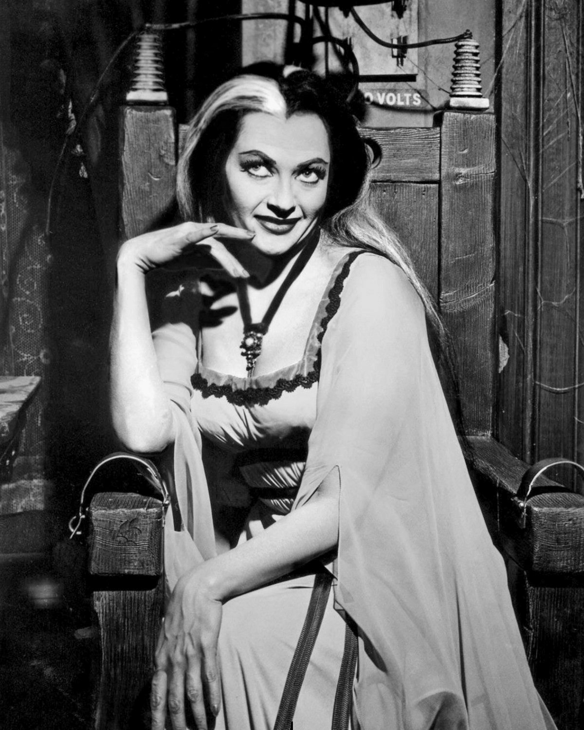 Yvonne De Carlo Lily Munster In The Munsters 8x10