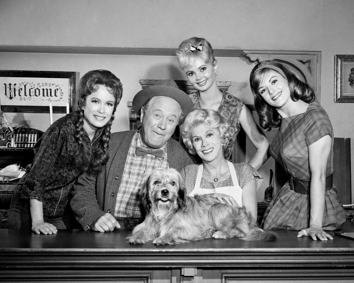 CAST FROM CBS TV PROGRAM 'PETTICOAT JUNCTION' 8X10