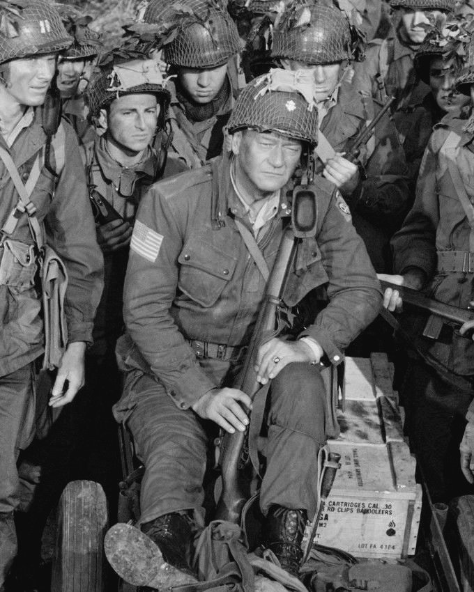 JOHN WAYNE IN THE WAR EPIC 'THE LONGEST DAY' - 8X10 PUBLICITY PHOTO (DA-605)