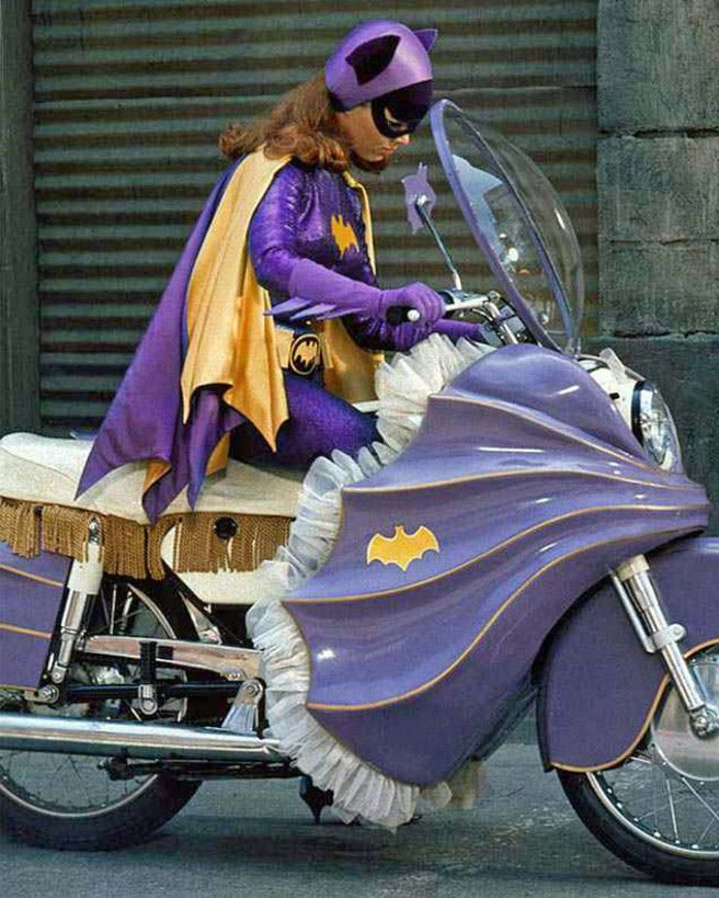 batgirl yvonne craig statue