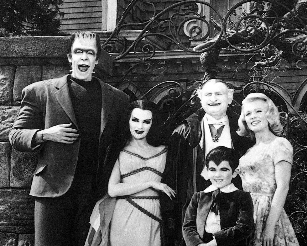 CAST FROM THE CBS TV SERIES 'THE MUNSTERS' 8X10 PUBLICITY PHOTO (AB029)