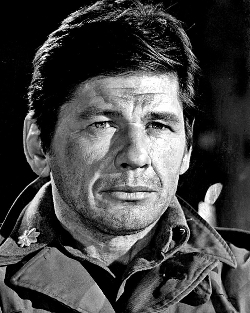ACTOR CHARLES BRONSON - 8X10 PUBLICITY PHOTO (BB-561)