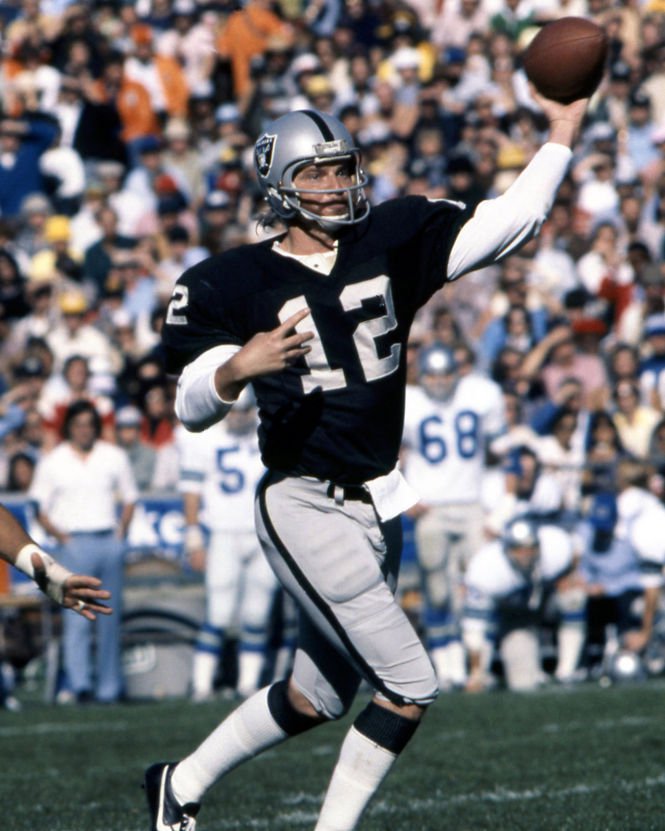 FORMER OAKLAND RAIDERS QUARTERBACK KEN STABLER - 8X10 PHOTO (NN-021)