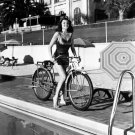 ACTRESS RITA HAYWORTH - 8X10 PUBLICITY PHOTO (NN-068) ACTRESS RITA HAYWORTH - 8X10 PUBLICITY PHOTO (NN-068)