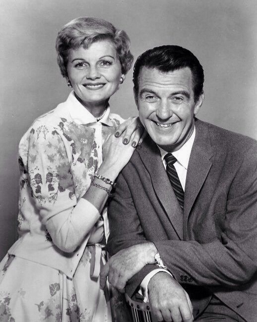 BARBARA BILLINGSLEY HUGH BEAUMONT IN 'LEAVE IT TO BEAVER' - 8X10 PHOTO (BB-212)