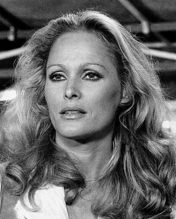 URSULA ANDRESS IN THE ITALIAN FILM 'LOADED GUNS' - 8X10 PUBLICITY PHOTO ...