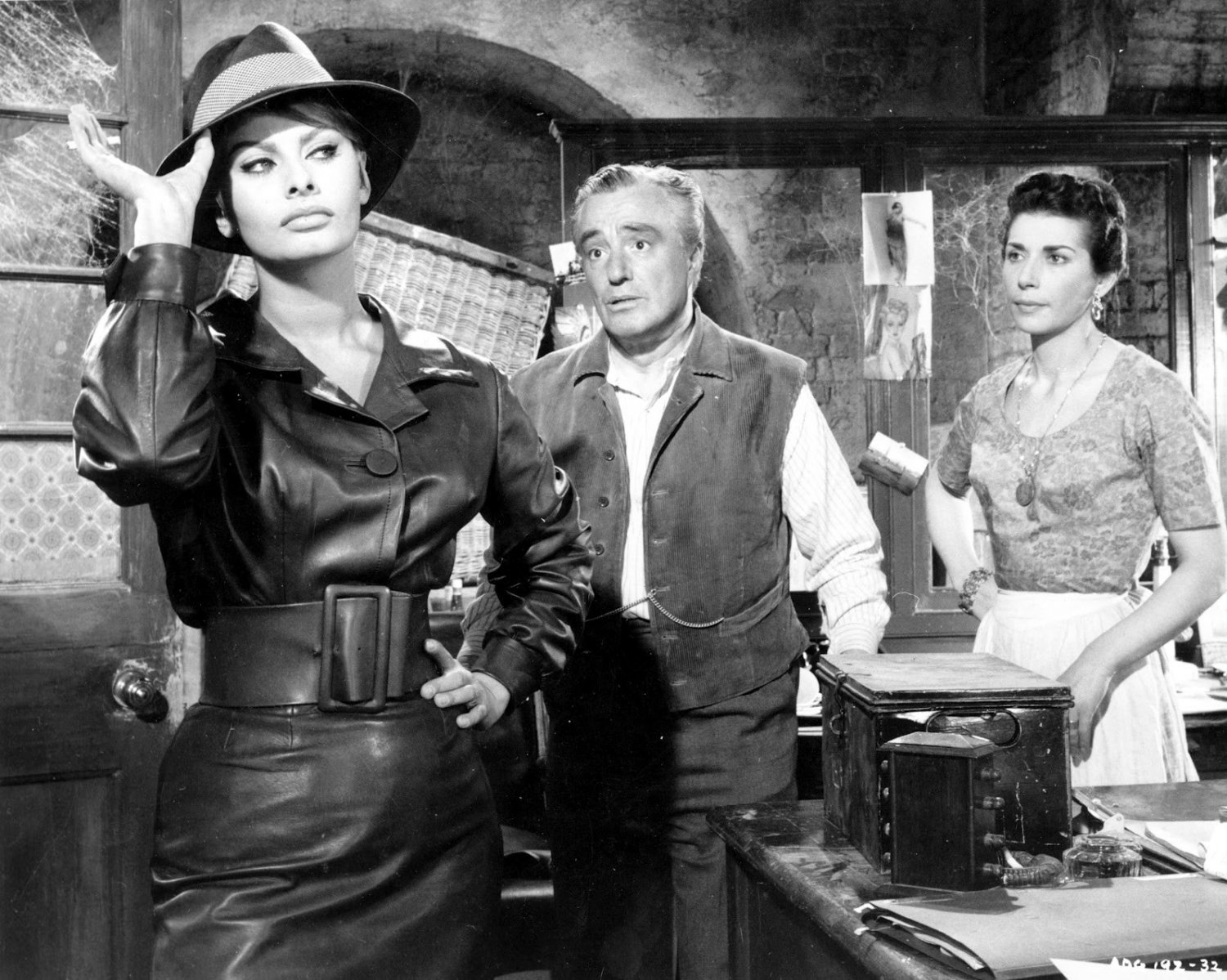 SOPHIA LOREN AS EPIFANIA IN 'THE MILLIONAIRESS' - 8X10 PUBLICITY PHOTO ...