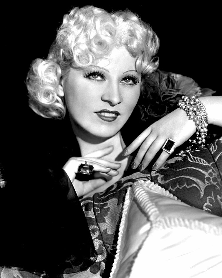 ACTRESS AND SEX SYMBOL MAE WEST - 8X10 PHOTO (DA-423)