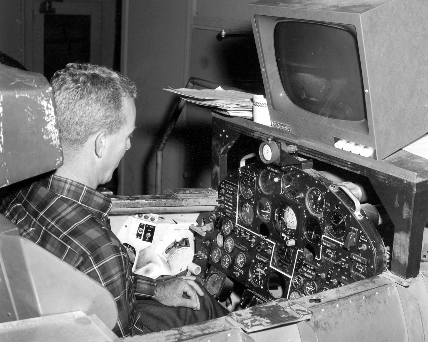 Nasa Test Pilot Joe Walker In The X 15 Simulator In 1963 8x10 Photo Aa 413 