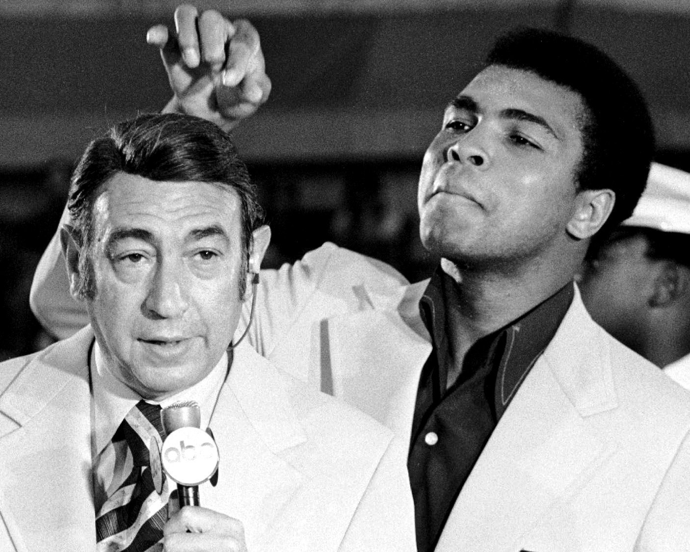 MUHAMMAD ALI JOKES WITH HOWARD COSELL @ 1972 BOXING TRIALS - 8X10 PHOTO ...