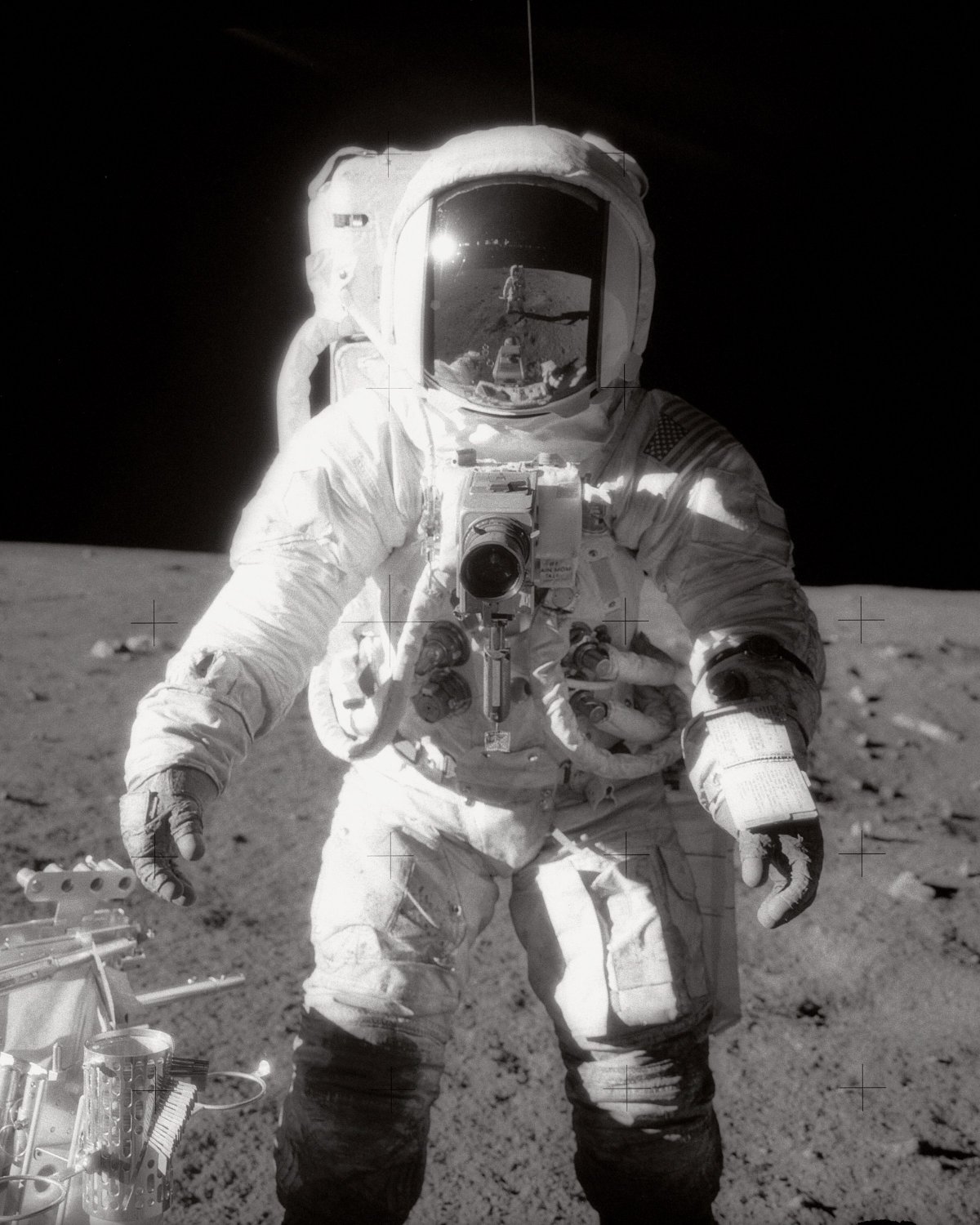 APOLLO 12 ASTRONAUT ALAN BEAN ON THE MOON SURFACE - 8X10 NASA PHOTO (EP-267)