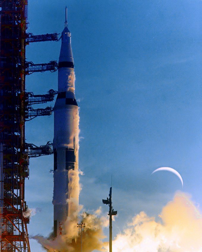 APOLLO 8 SATURN V LIFTS OFF WITH MOON DOUBLE-EXPOSED - 8X10 NASA PHOTO (ZZ-142)