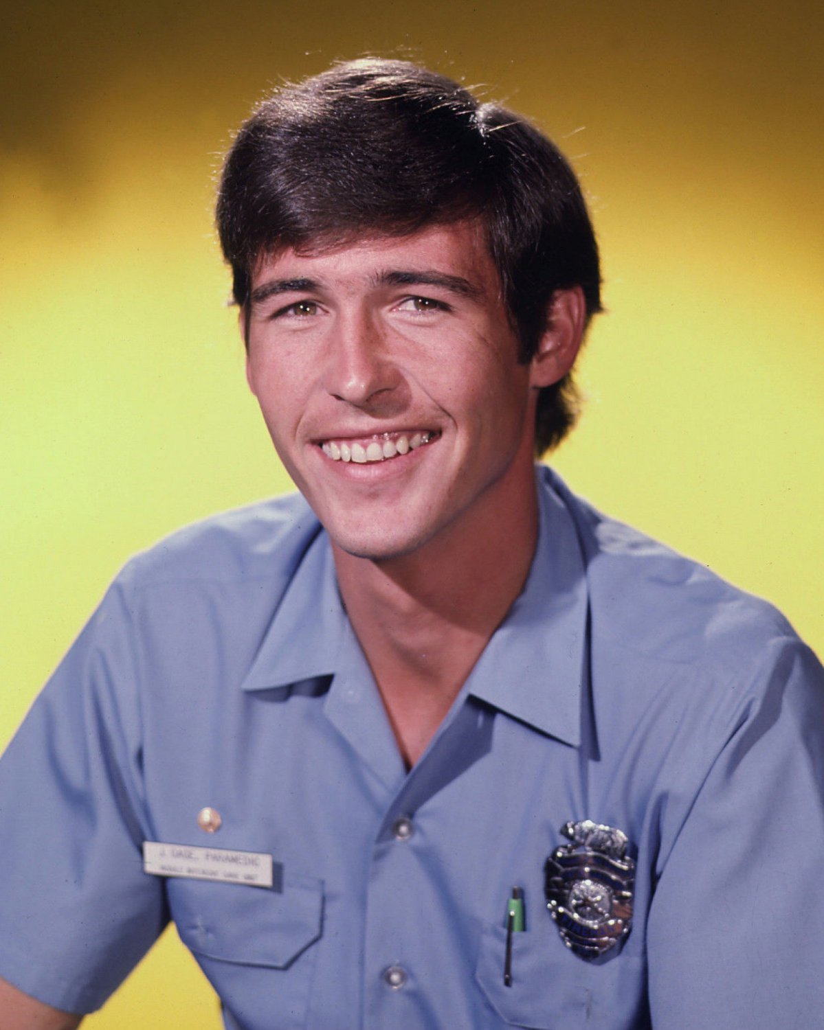 RANDOLPH MANTOOTH AS JOHNNY GAGE IN 'EMERGENCY' 8X10 PUBLICITY PHOTO