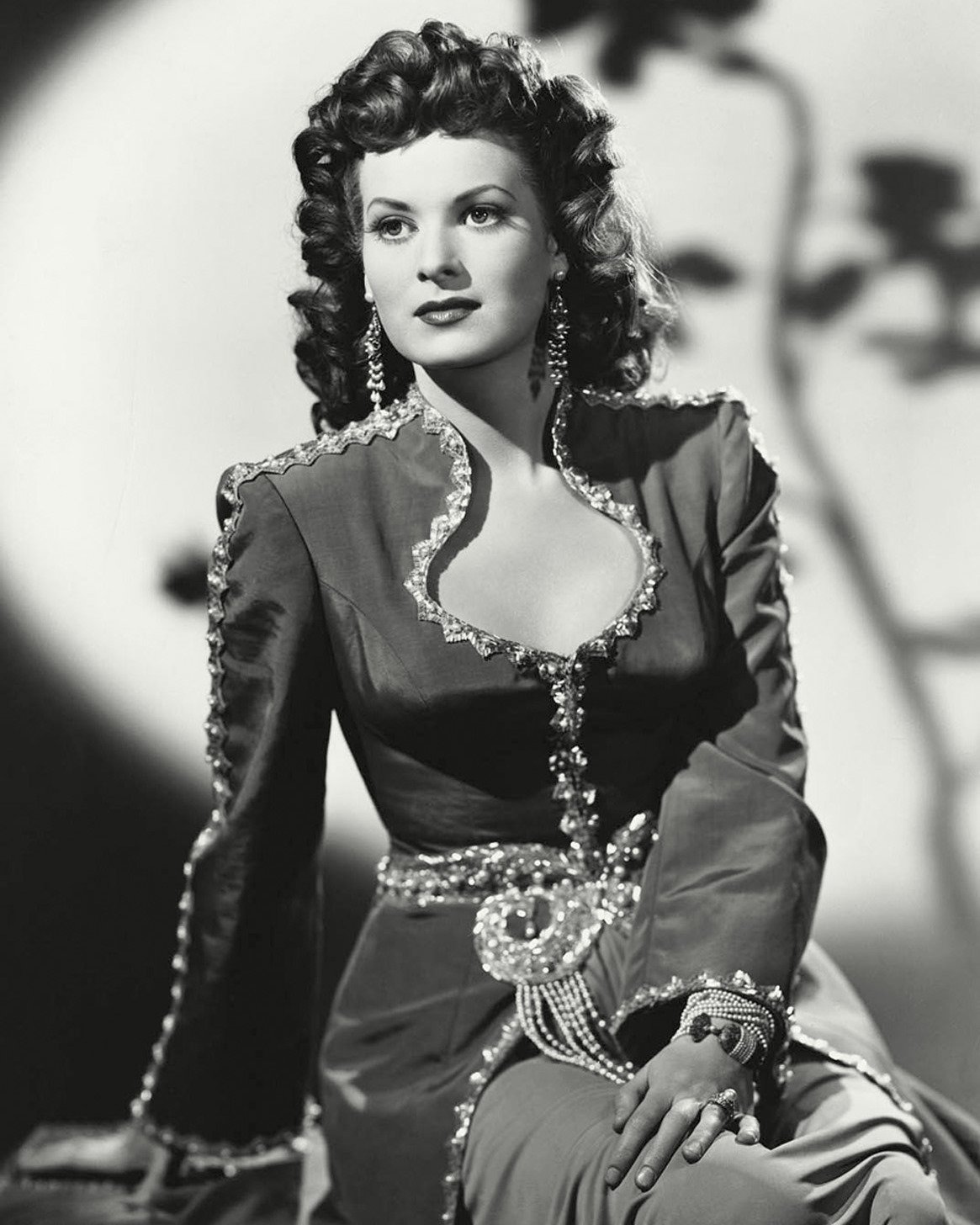 MAUREEN O'HARA AS "SHIREEN" IN 'SINBAD THE SAILOR' 8X10 PUBLICITY PHOTO (ZY-013)