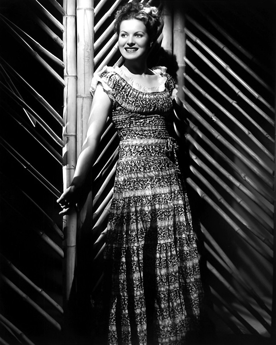 MAUREEN O'HARA LEGENDARY FILM ACTRESS - 8X10 RARE PUBLICITY PHOTO (ZY-023)