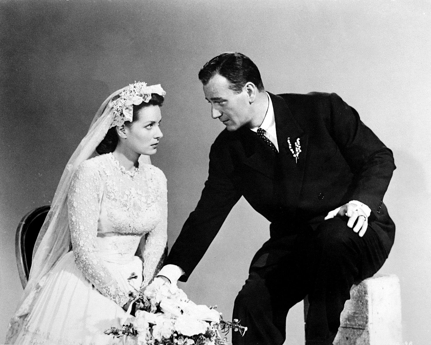 JOHN WAYNE AND MAUREEN O'HARA IN 'THE QUIET MAN' - 8X10 PUBLICITY PHOTO (ZY-075)