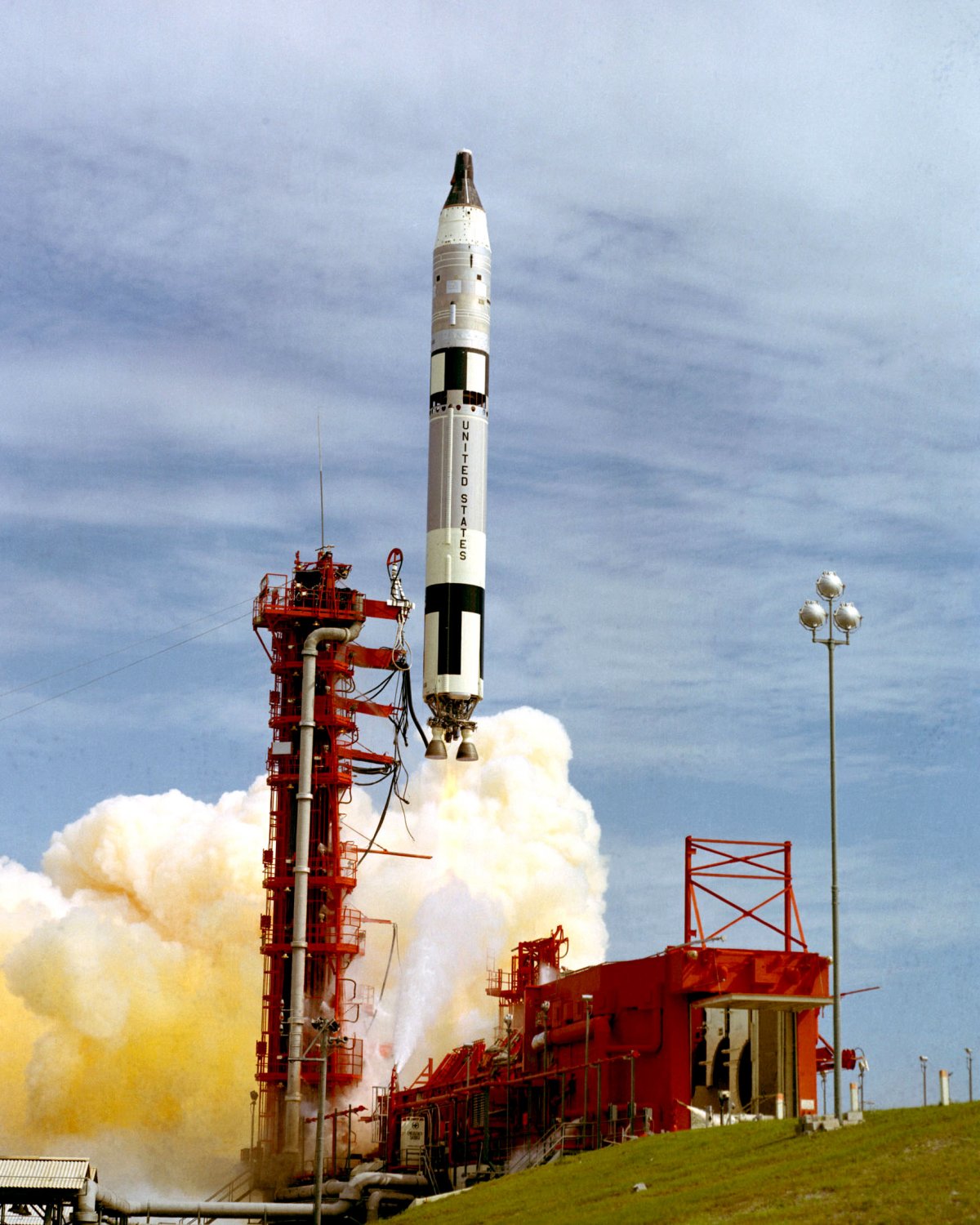 GEMINI 11 SPACECRAFT LIFT-OFF FROM LAUNCH COMPLEX 19 - 8X10 NASA PHOTO ...