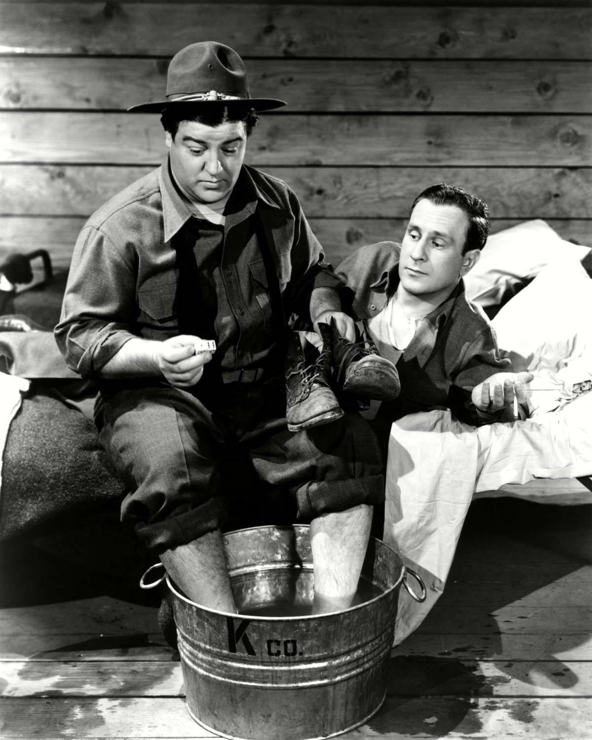 BUD ABBOTT AND LOU COSTELLO IN 'BUCK PRIVATES' - 8X10 PUBLICITY PHOTO (CC-098)
