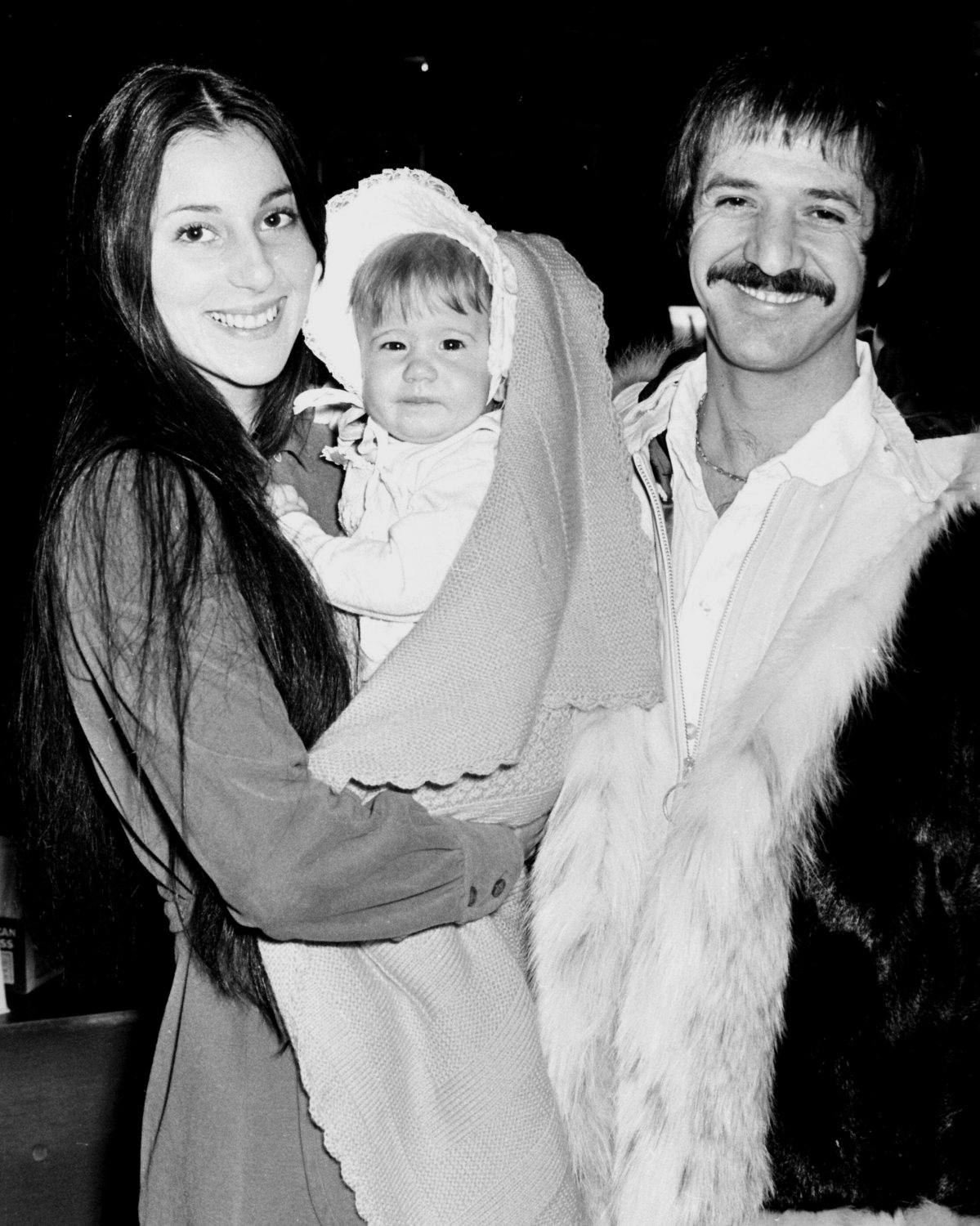 SONNY AND CHER WITH DAUGHTER CHASTITY - 8X10 PHOTO (BB-208)