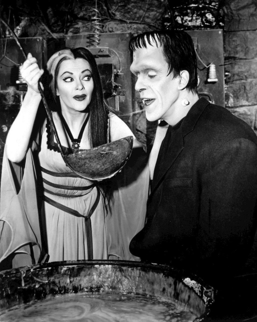 IN 'THE MUNSTERS' (BB-996) Fred Gwynne (as Herman Munster) and Yv...