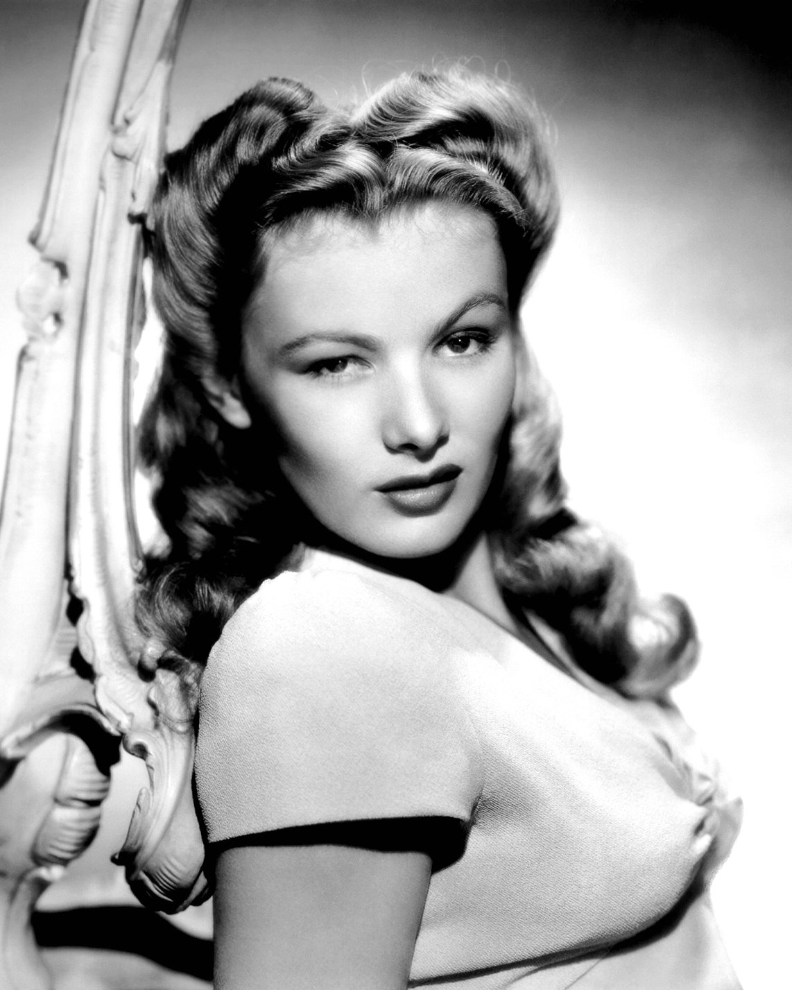 ACTRESS VERONICA LAKE - 8X10 PUBLICITY PHOTO (DA-714)