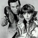 DON ADAMS AND BARBARA FELDON IN 'GET SMART' - 8X10 PUBLICITY PHOTO (EE-037)