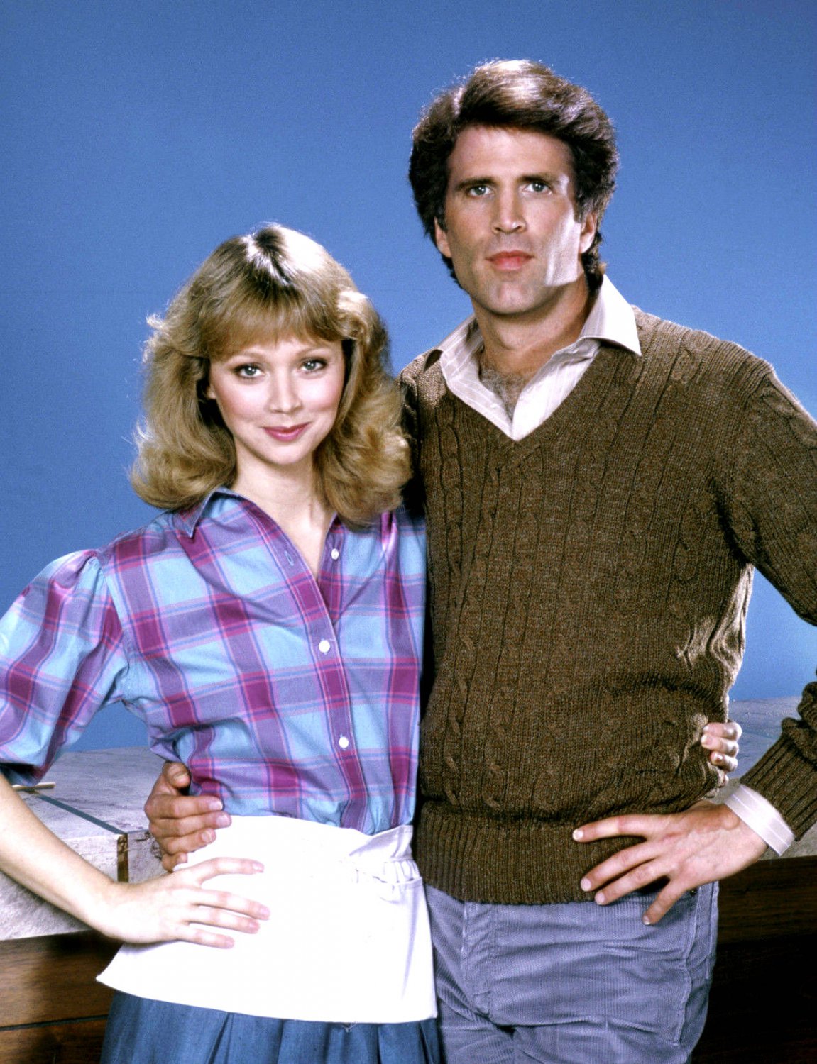 SHELLEY LONG AND TED DANSON IN TV SHOW 'CHEERS' - 8X10 PUBLICITY PHOTO ...