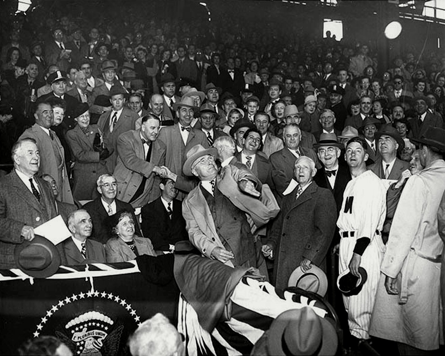 PRESIDENT HARRY TRUMAN THROWS OUT FIRST BASEBALL OF SEASON - 8X10 PHOTO ...