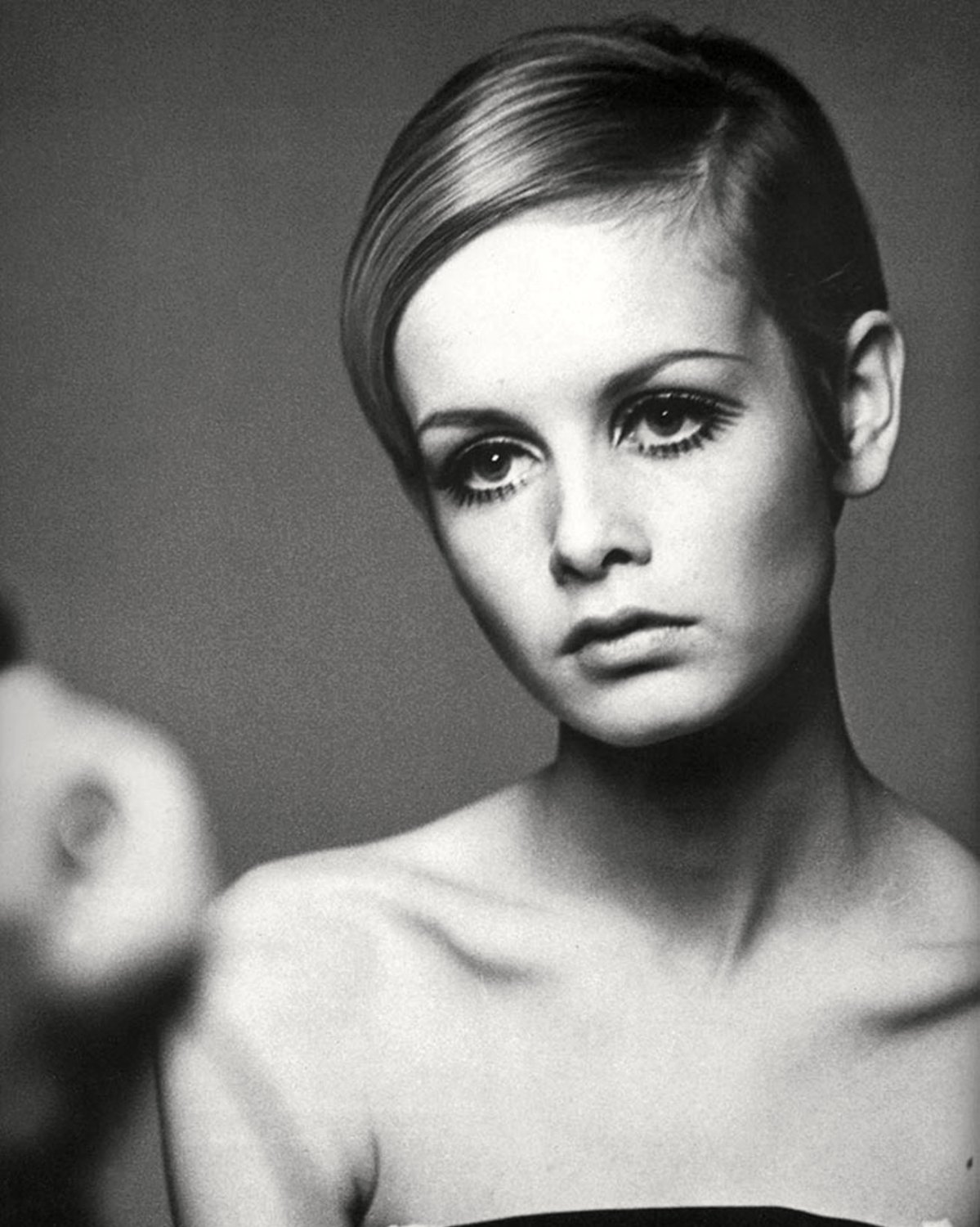  TWIGGY  ENGLISH MODEL  ACTRESS AND SINGER 8X10 PUBLICITY PHOTO EE 096 