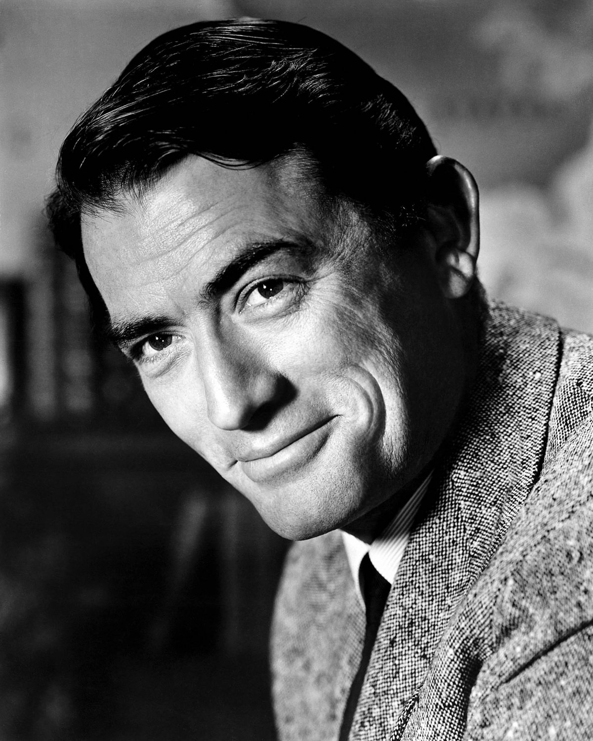 GREGORY PECK ACADEMY AWARD-WINNING ACTOR - 8X10 PUBLICITY PHOTO (ZZ-422)