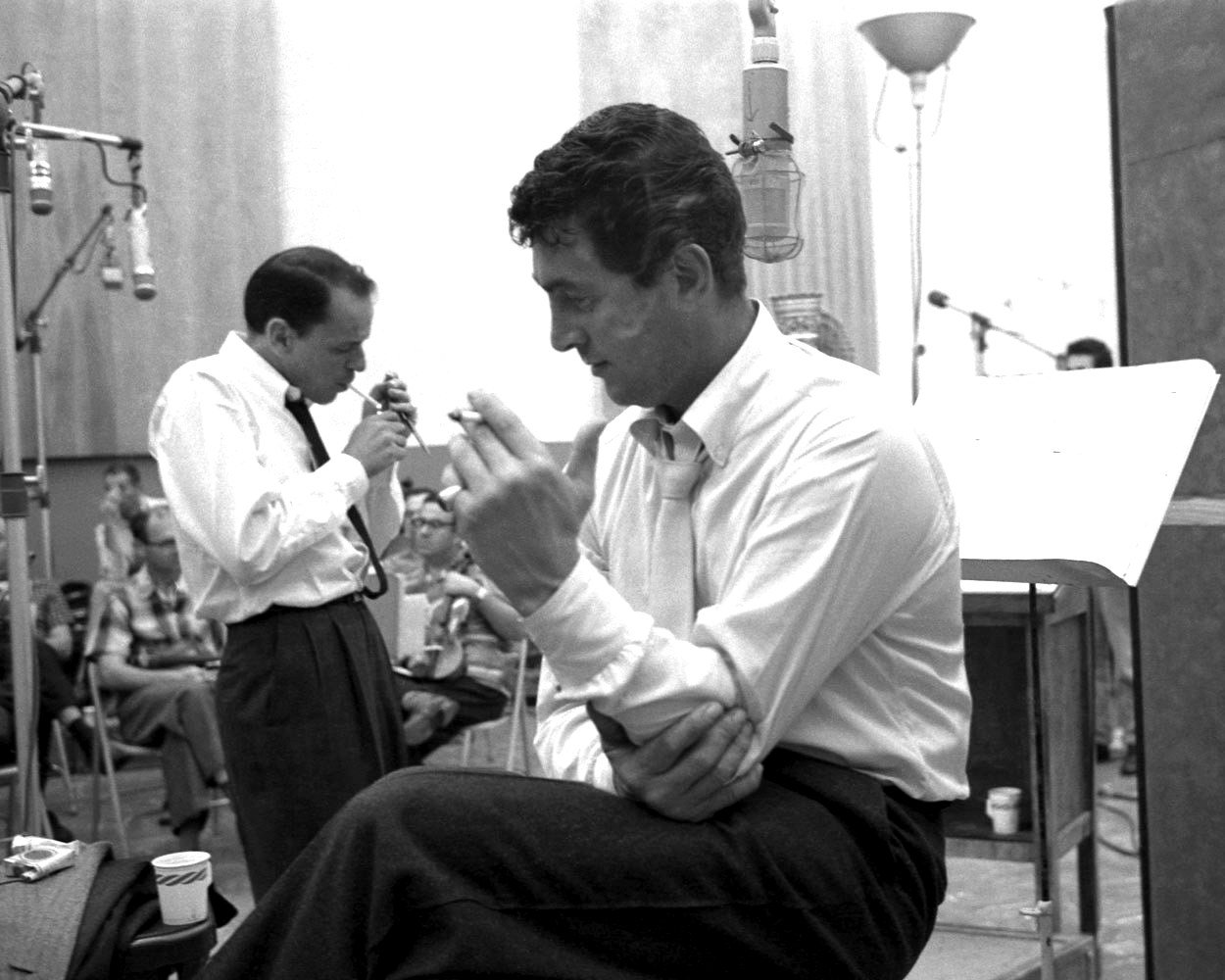 FRANK SINATRA & DEAN MARTIN TAKE SMOKE BREAK DURING SESSION 8X10 PHOTO ...