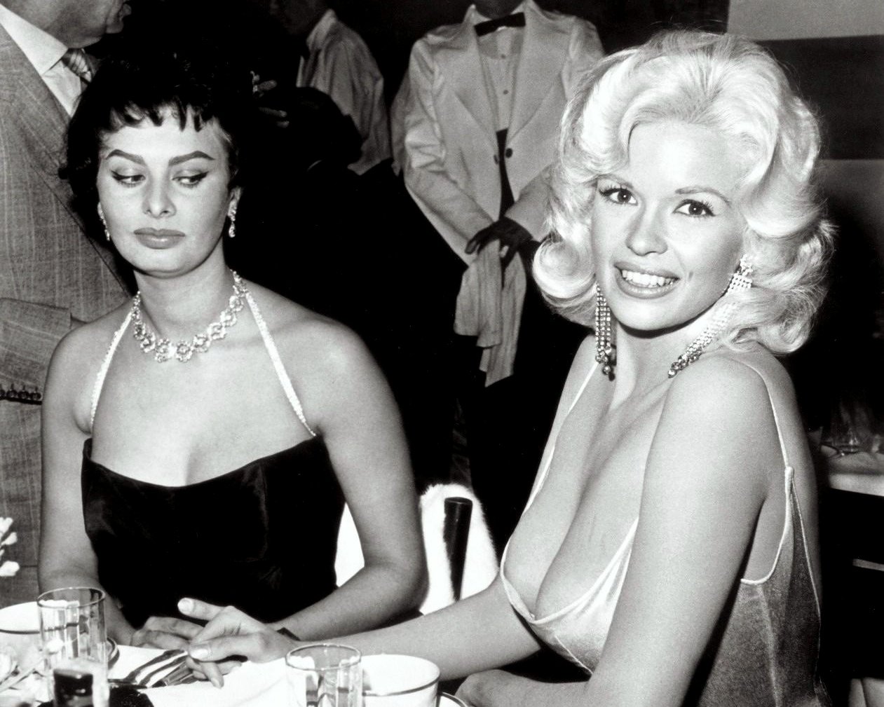 SOPHIA LOREN & JAYNE MANSFIELD AT A PARTY IN 1957- 8X10 PUBLICITY PHOTO (AB-150)