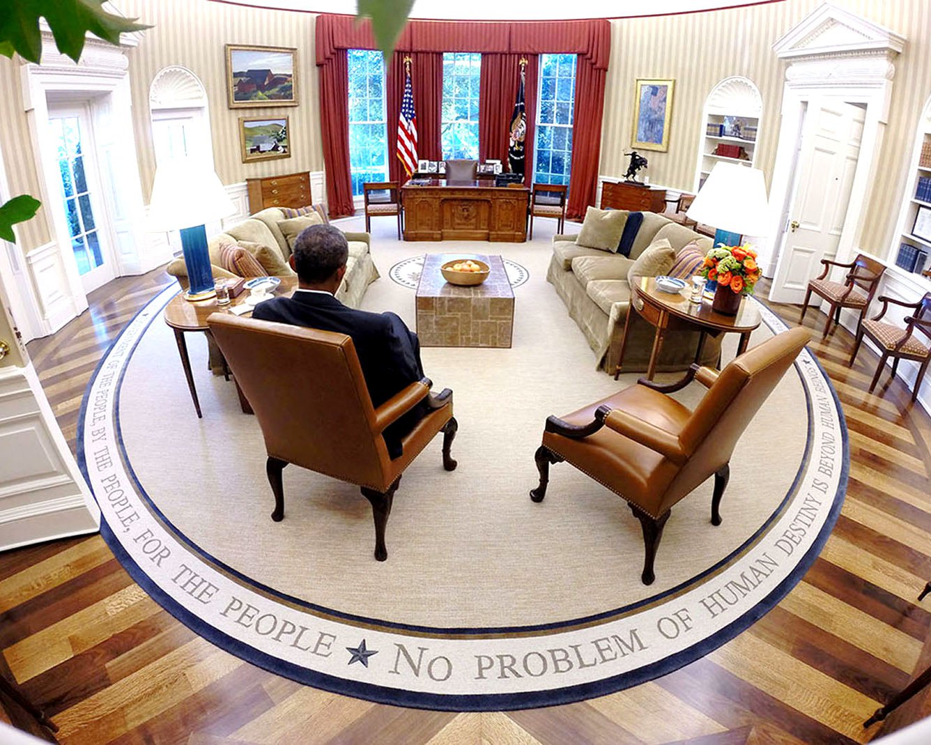 Barack obama reads briefing material in the oval office - 8X10 photo (ZZ-59...