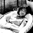 JACQUELINE "JACKIE" KENNEDY RELAXES IN A WICKER CHAIR - 8X10 PHOTO (AA-930)