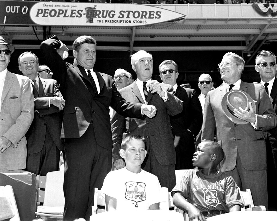 PRESIDENT JOHN F. KENNEDY FIRST PITCH 1962 ALL-STAR GAME - 8X10 PHOTO ...