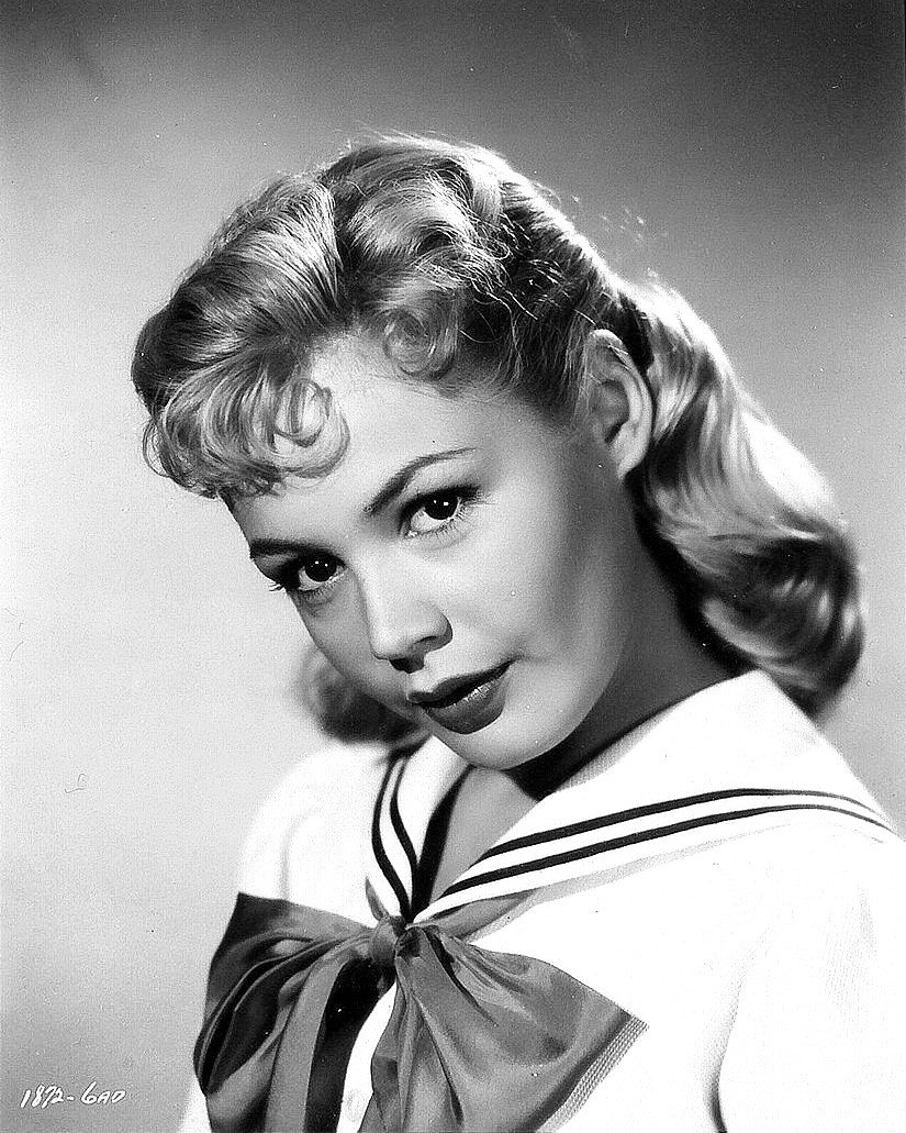 ACTRESS SANDRA DEE - 8X10 PUBLICITY PHOTO (DD-170)