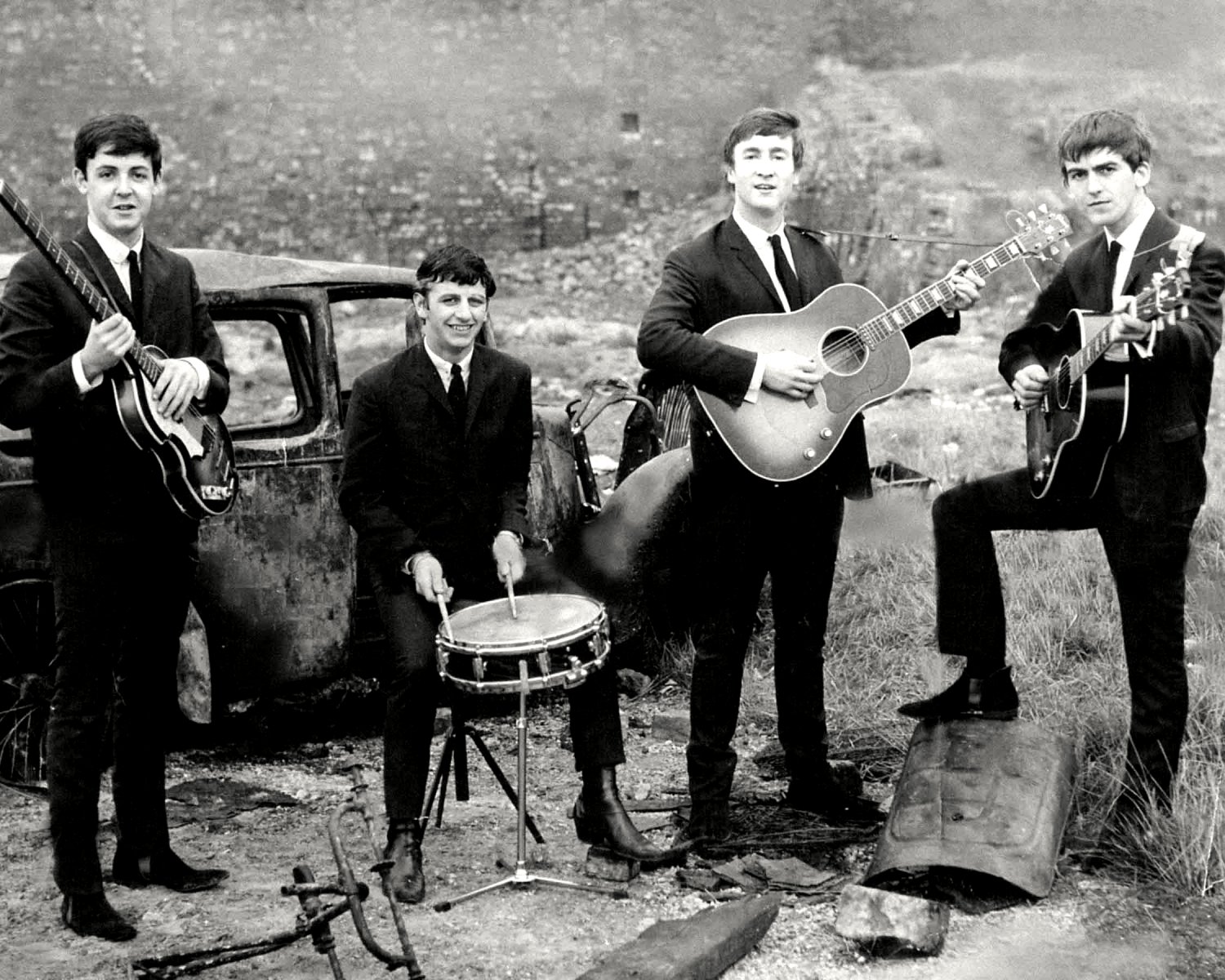 THE BEATLES PAUL McCARTNEY JOHN LENNON GEORGE HARRISON RINGO STARR - 8X10 PHOTO (ZZ-012)