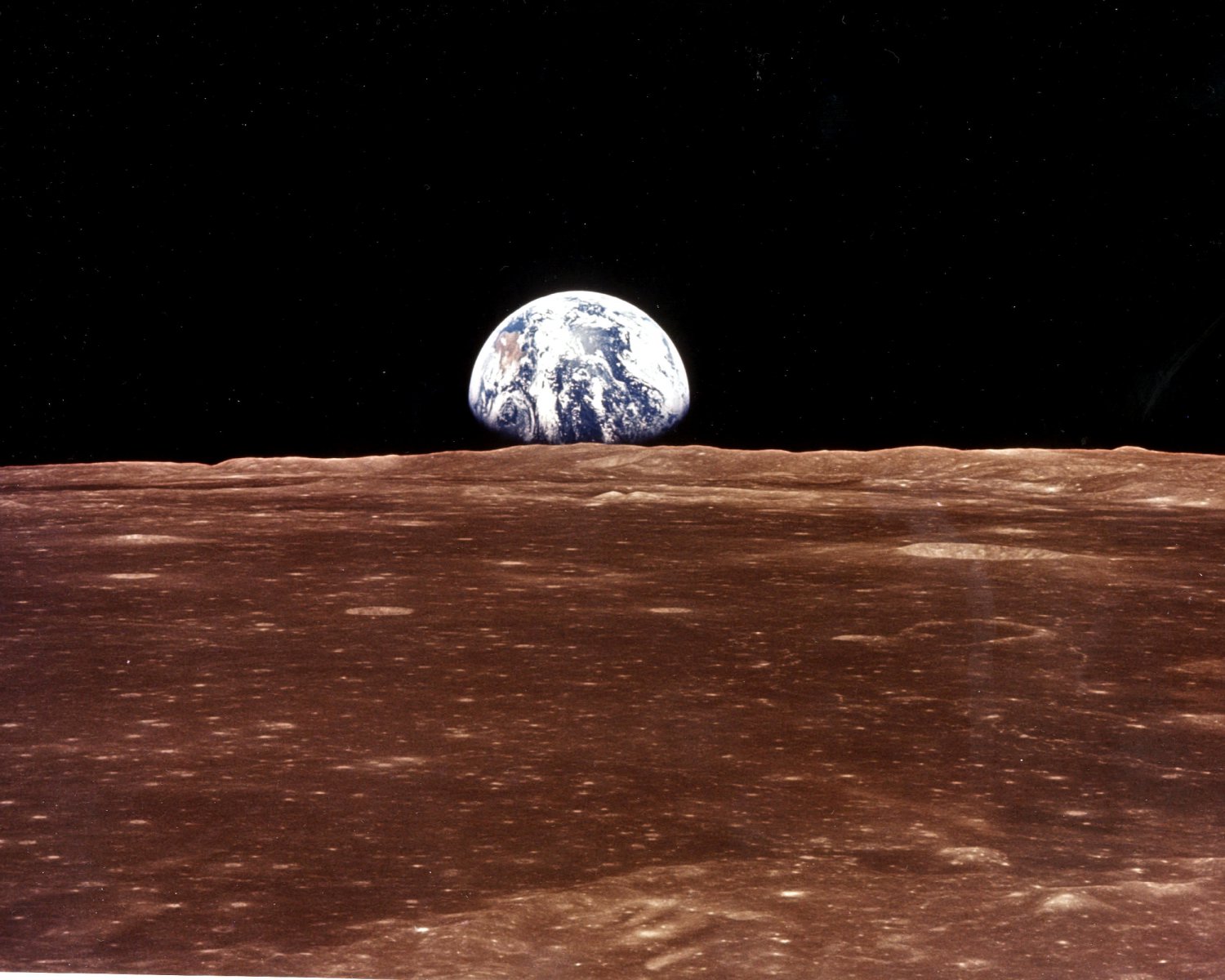 VIEW OF THE EARTH OVER LUNAR HORIZON FROM APOLLO 11 - NASA 8X10 PHOTO (EP-047)
