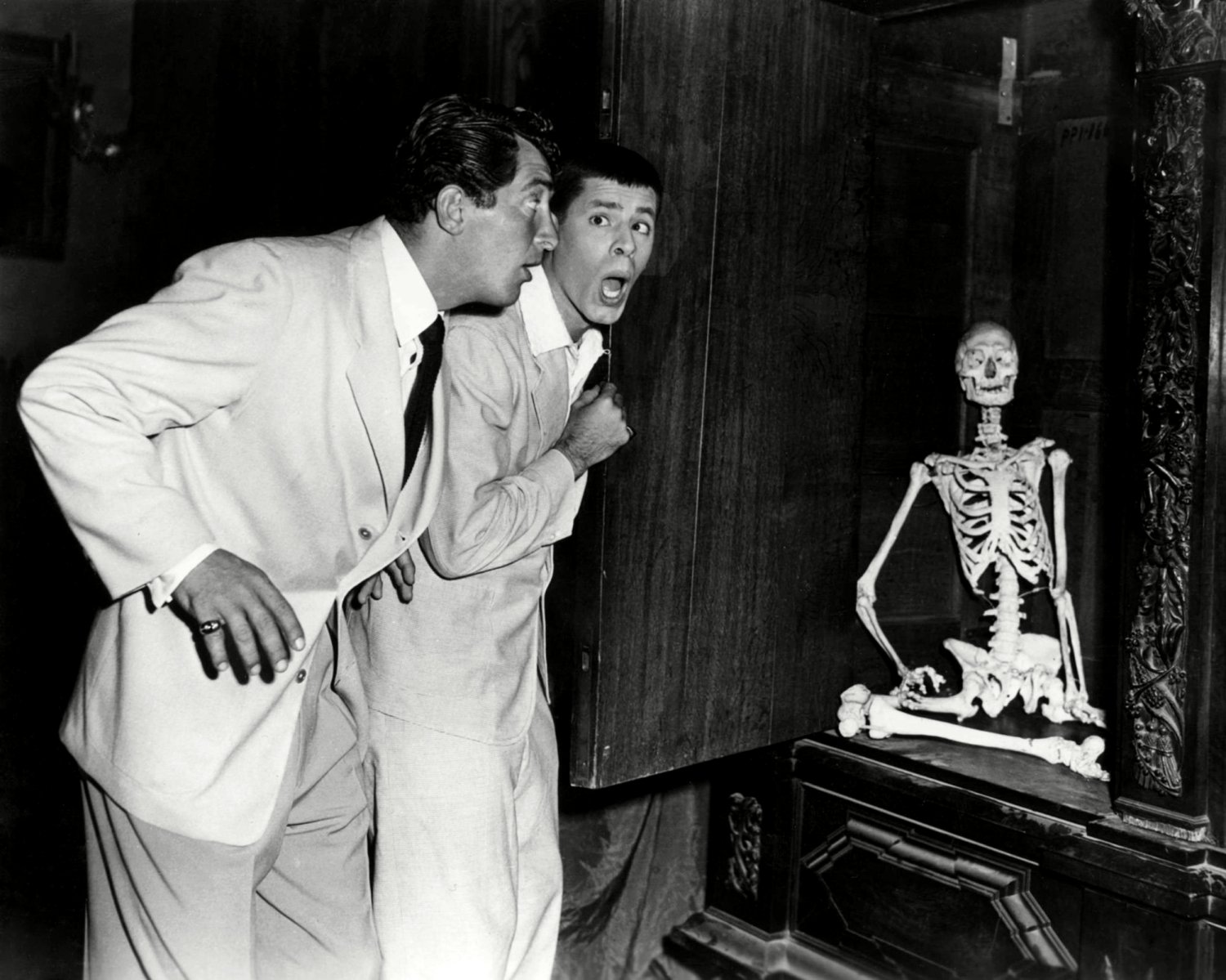 DEAN MARTIN AND JERRY LEWIS IN "'SCARED STIFF" - 8X10 PUBLICITY PHOTO (ZZ-036)
