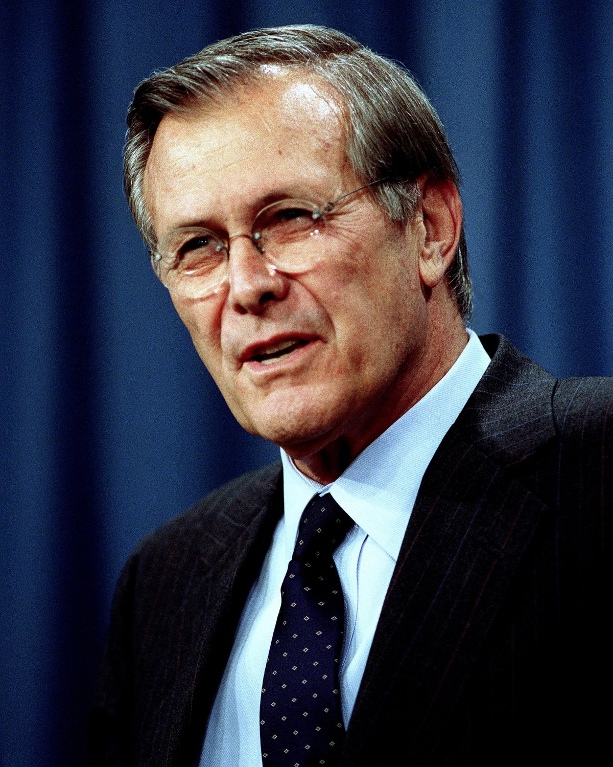FORMER SECRETARY OF DEFENSE DONALD RUMSFELD - 8X10 PHOTO (EP-463)