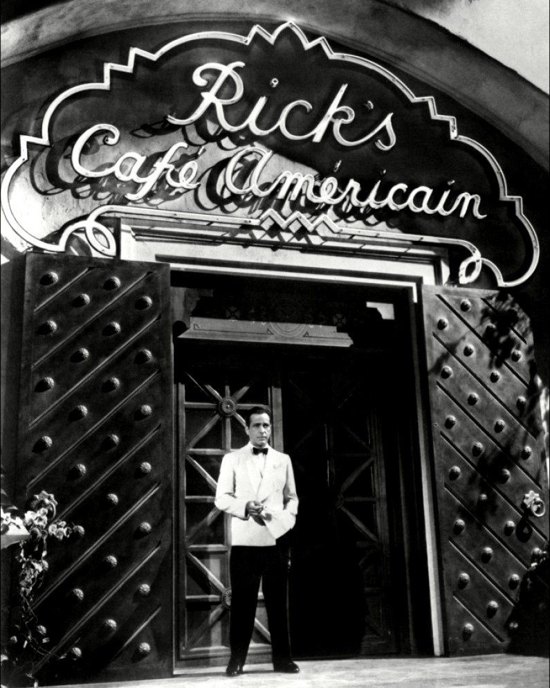 HUMPHREY BOGART AS RICK BLAINE IN 'CASABLANCA' - 8X10 PUBLICITY PHOTO (DA-499)