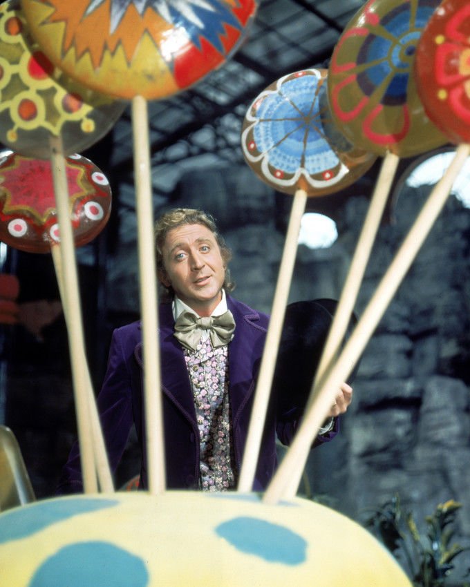 GENE WILDER "WILLY WONKA & THE CHOCOLATE FACTORY" 8X10 PUBLICITY PHOTO (ZY-301)