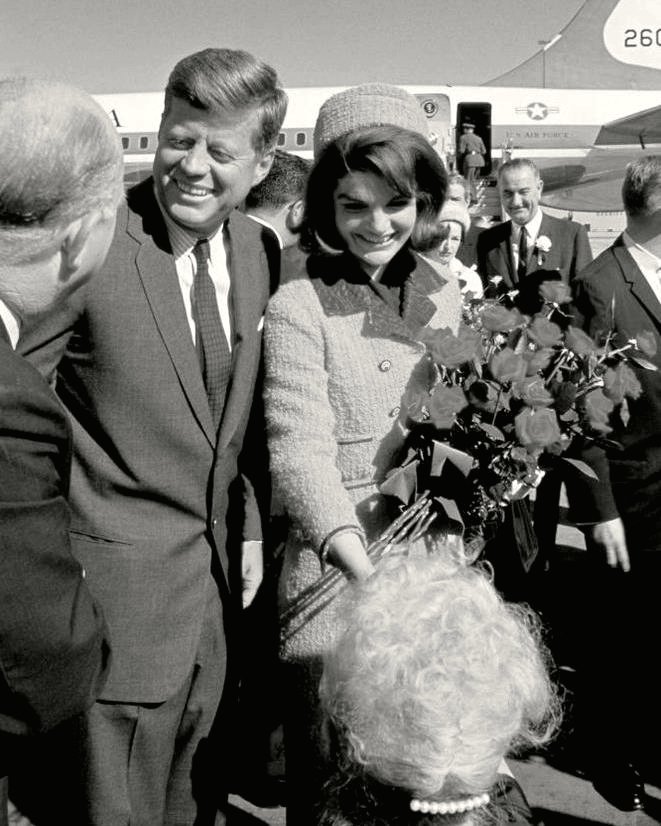 PRESIDENT JOHN F. KENNEDY AND JACKIE ARRIVE AT LOVE FIELD - 8X10 PHOTO ...